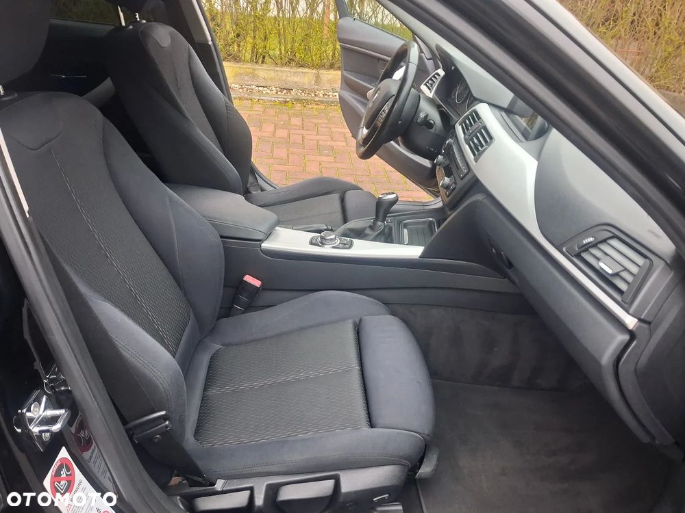 BMW Seria 3 318d Sport Line - 16