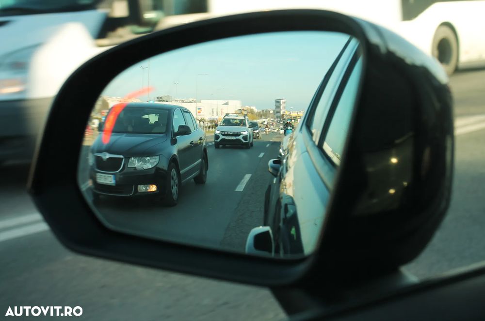 Volvo XC 40 B4 AT8 Mild Hybrid Momentum Pro - 8