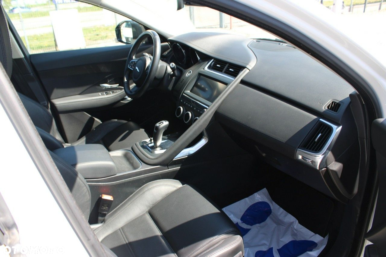 Jaguar E-Pace - 36