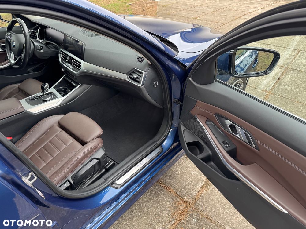 BMW Seria 3 320d xDrive Luxury Line sport - 13