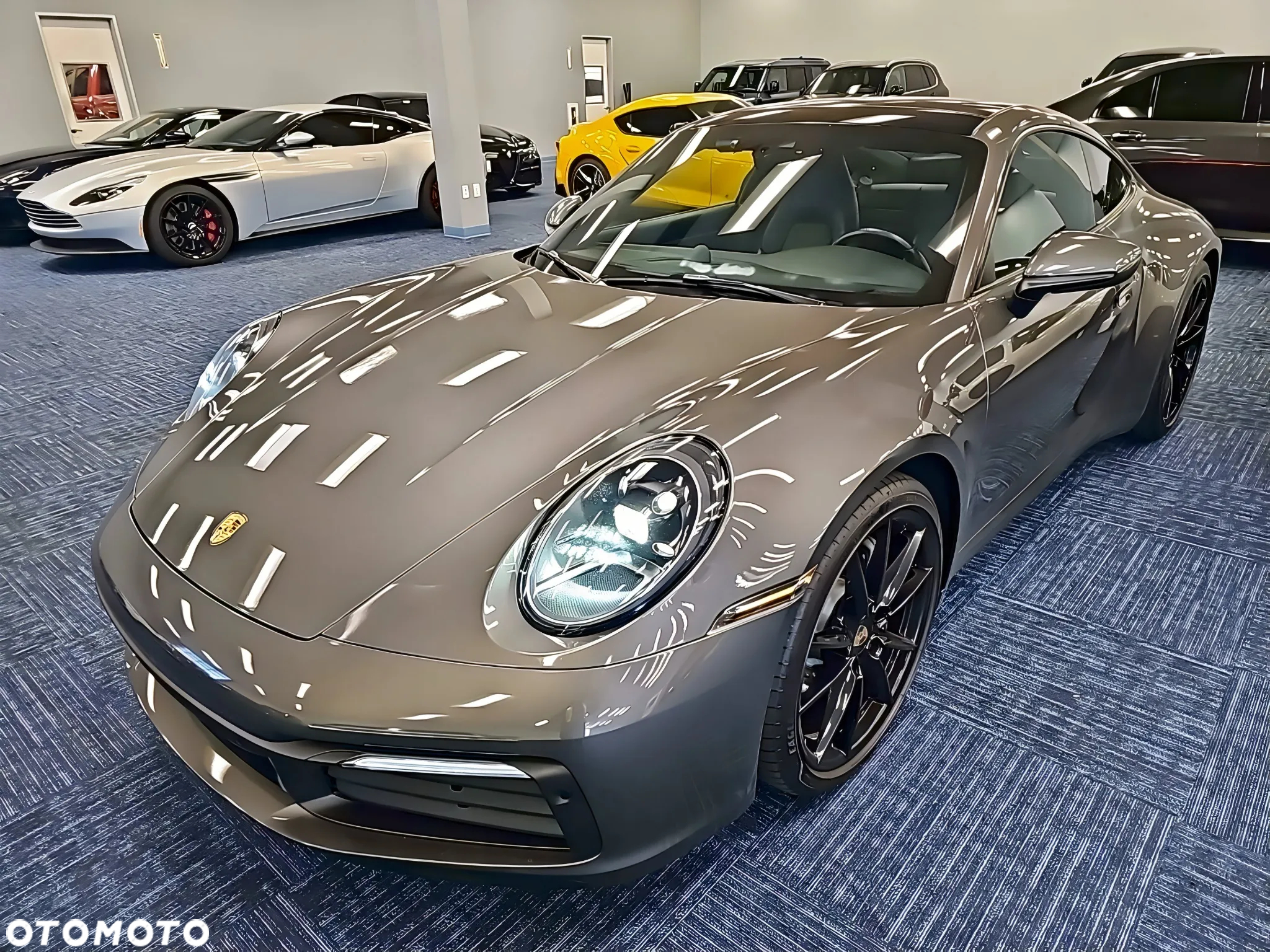 Porsche 911 Carrera - 2