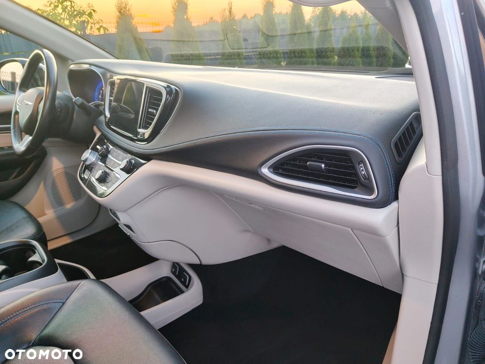 Chrysler Pacifica - 23