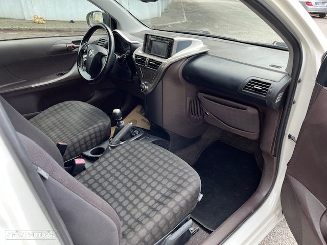 Toyota iQ 1.0 + - 14