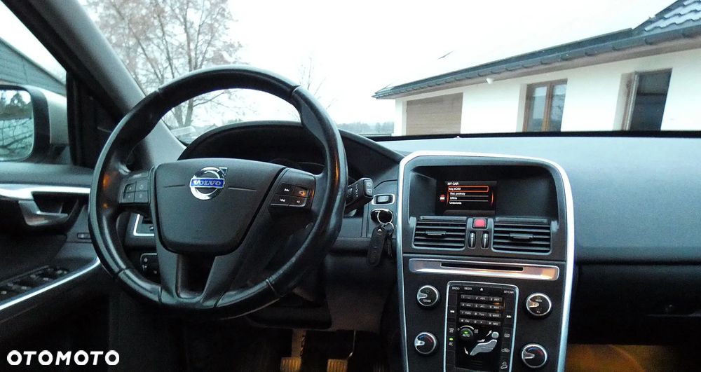 Volvo XC 60 2.4D AWD Momentum - 4