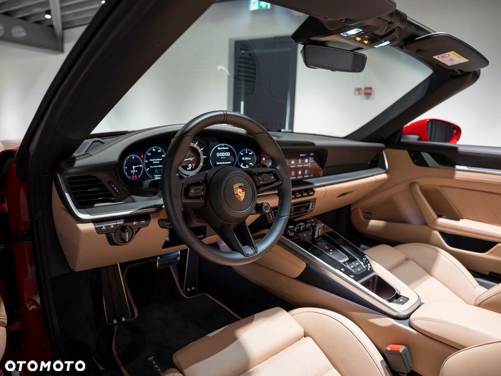 Porsche 911 Carrera 4 GTS - 22