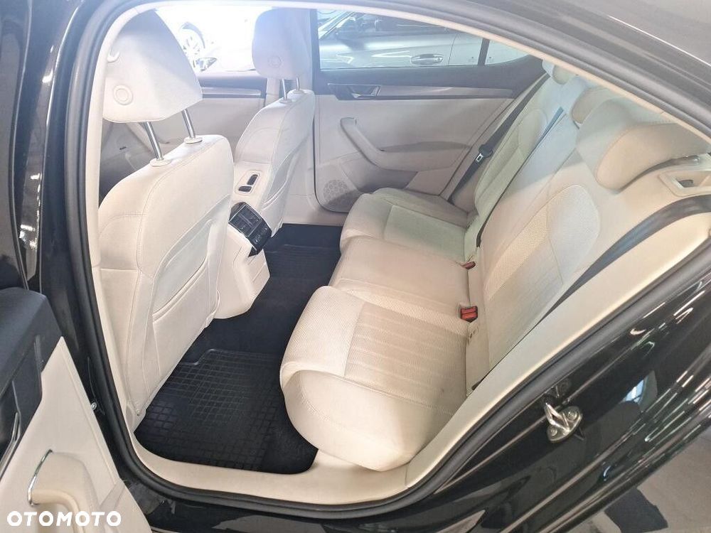 Skoda Superb 2.0 TDI SCR Style DSG - 5