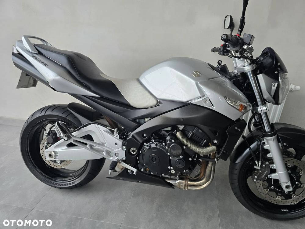 Suzuki GSR - 31