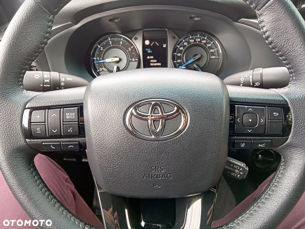 Toyota Hilux 2.8 D-4D mHEV Double Cab Invincible 4x4 - 17