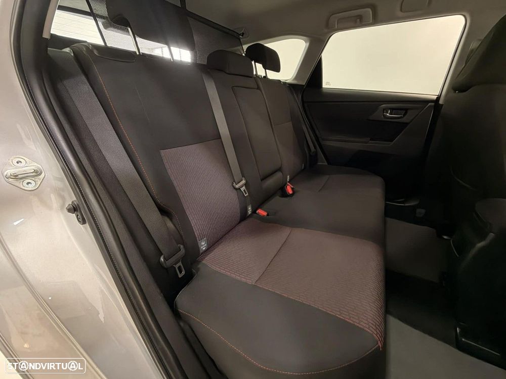 Toyota Auris Touring Sports 1.4 D-4D Comfort - 14