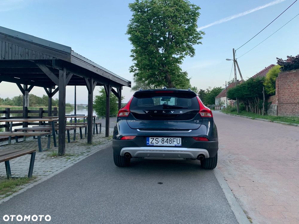 Volvo V40 Cross Country T3 Drive-E Ocean Race - 8