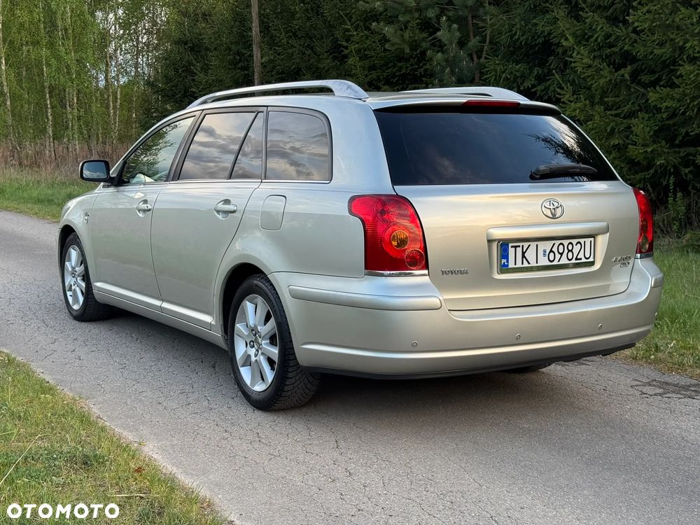 Toyota Avensis 2.0 D-4D Executive - 4