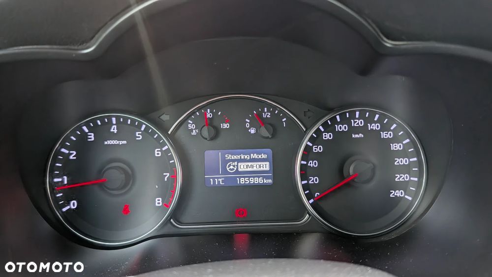 Kia Carens 1.6 GDI Attract - 23