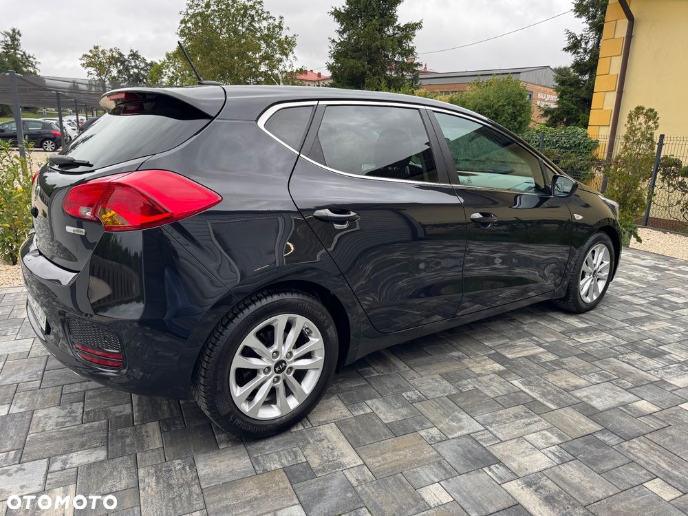Kia Ceed 1.6 GDI Dream-Team Edition - 18