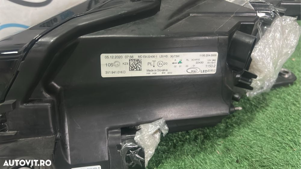 Far dreapta skoda superb 3 crystal lighting - 4