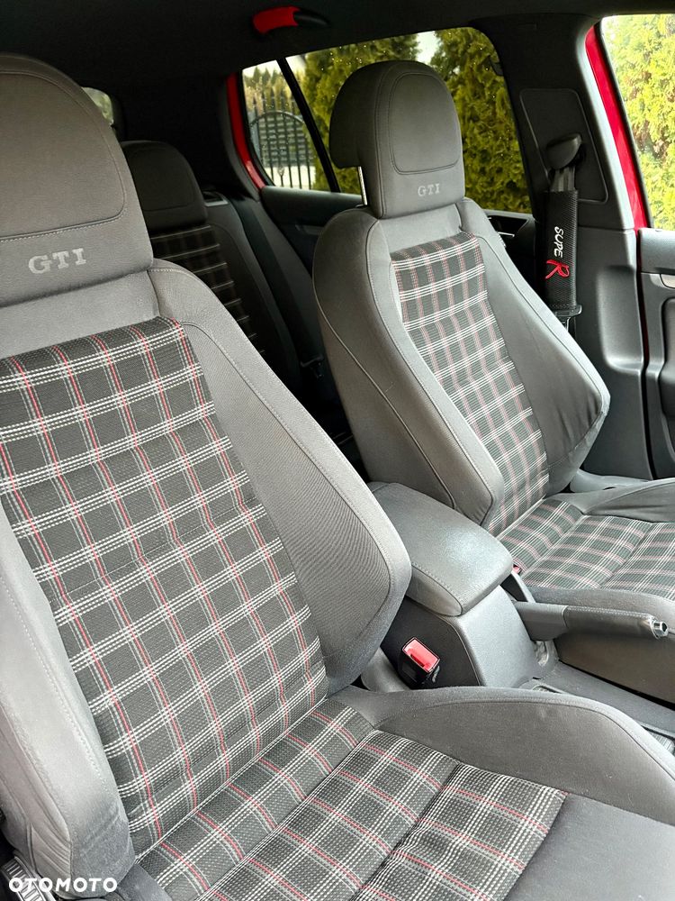 Volkswagen Golf 2.0 GTI - 11