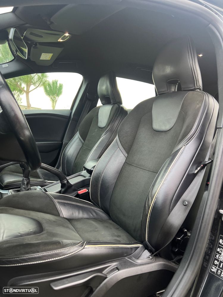 Volvo V40 D2 R Design - 16