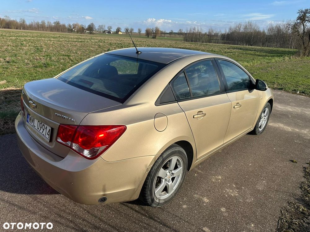 Chevrolet Cruze 1.6 LS - 2