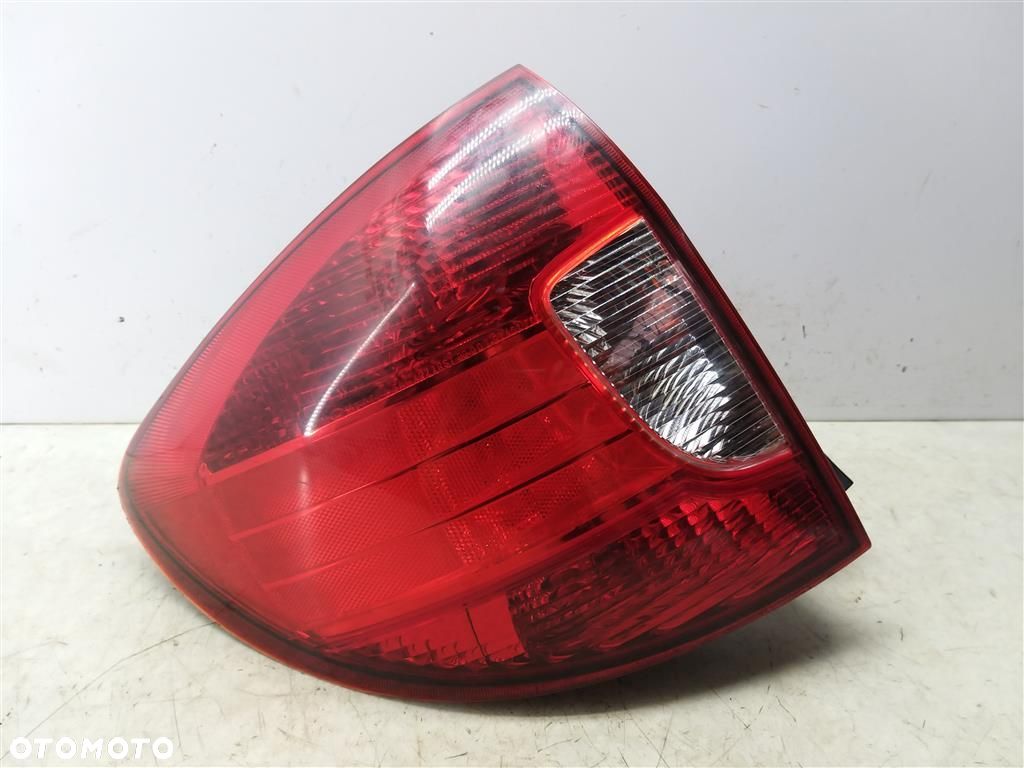 Lampa lewa tylna tył Kia Rio I Hatchback 2002-2005 WERSJA EUROPEJSKA - 1