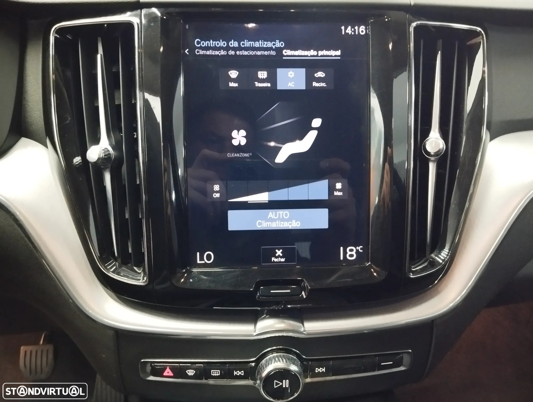 Volvo XC 60 2.0 D3 Momentum - 29