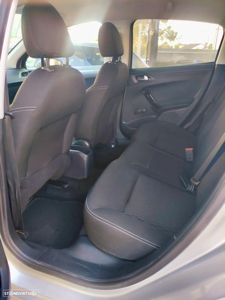 Peugeot 208 1.2 VTi SE Style - 20