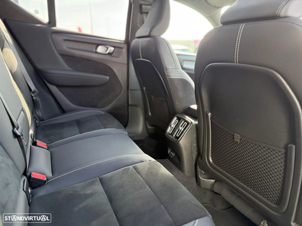 Volvo XC 40 Recharge Core - 36