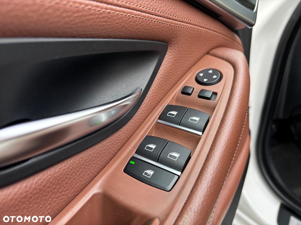 BMW Seria 5 520d Luxury Line - 25