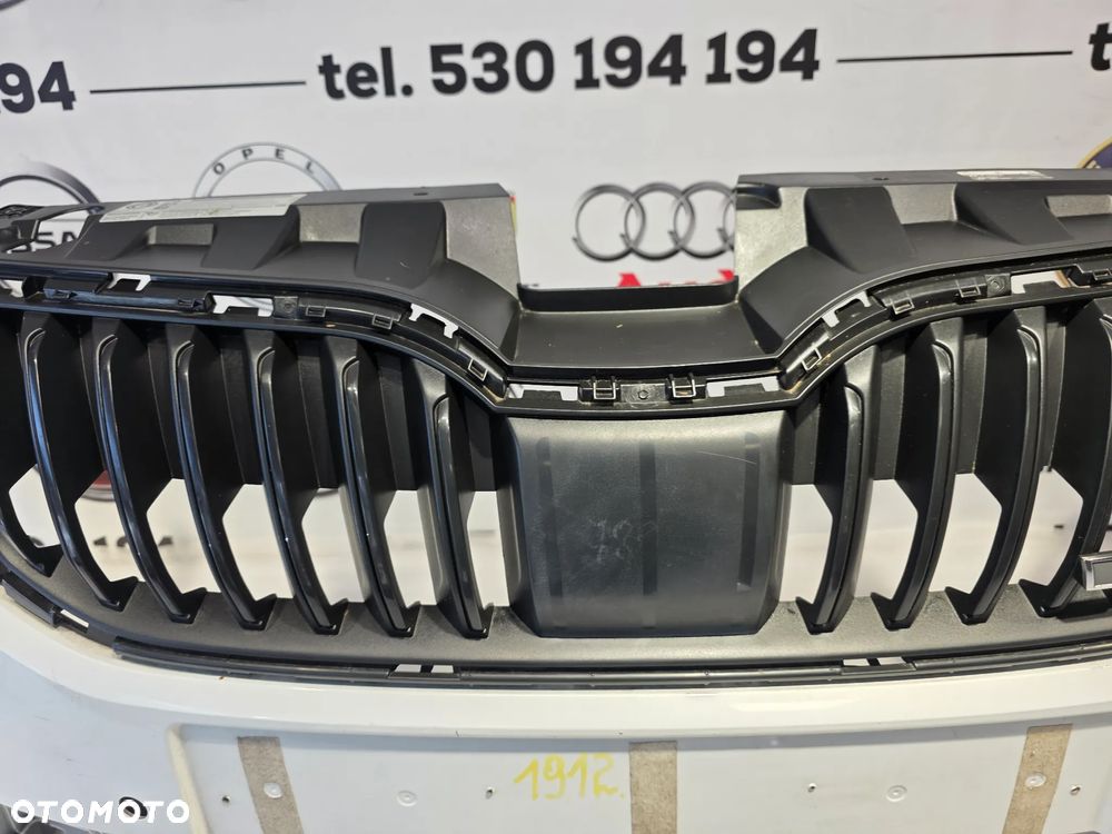 SKODA OCTAVIA 3 III RS / VRS LIFT 16- ŁADNY ZDERZAK PRZEDNI PRZÓD NA SPRYSKI + 4xPDC KOLOR BIAŁY METALIK NR 5E0807221AA NR AUKCJI NZ1912 - 16