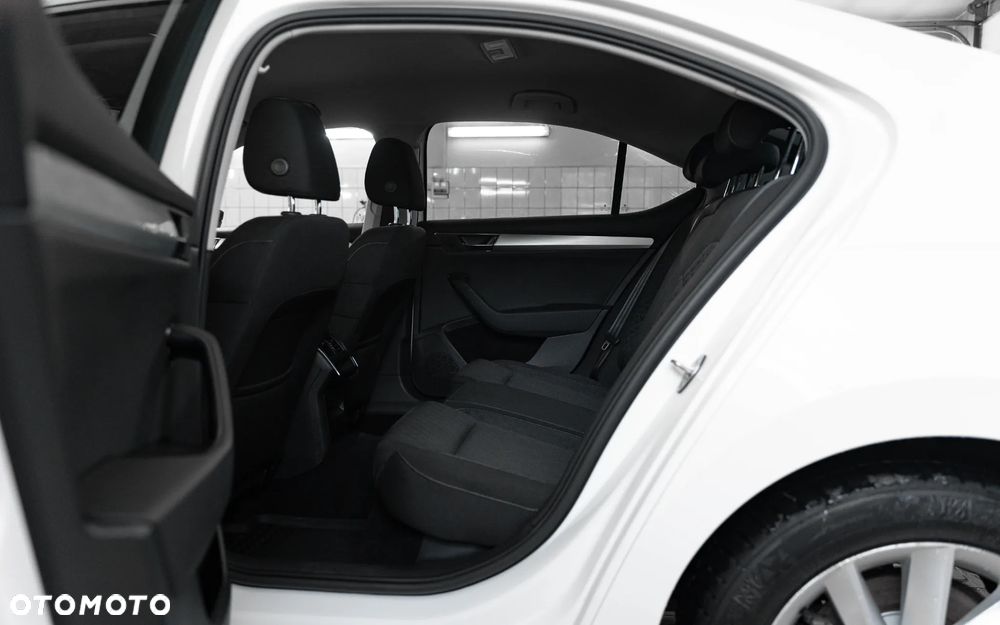 Skoda Superb 2.0 TDI SCR Ambition DSG - 33