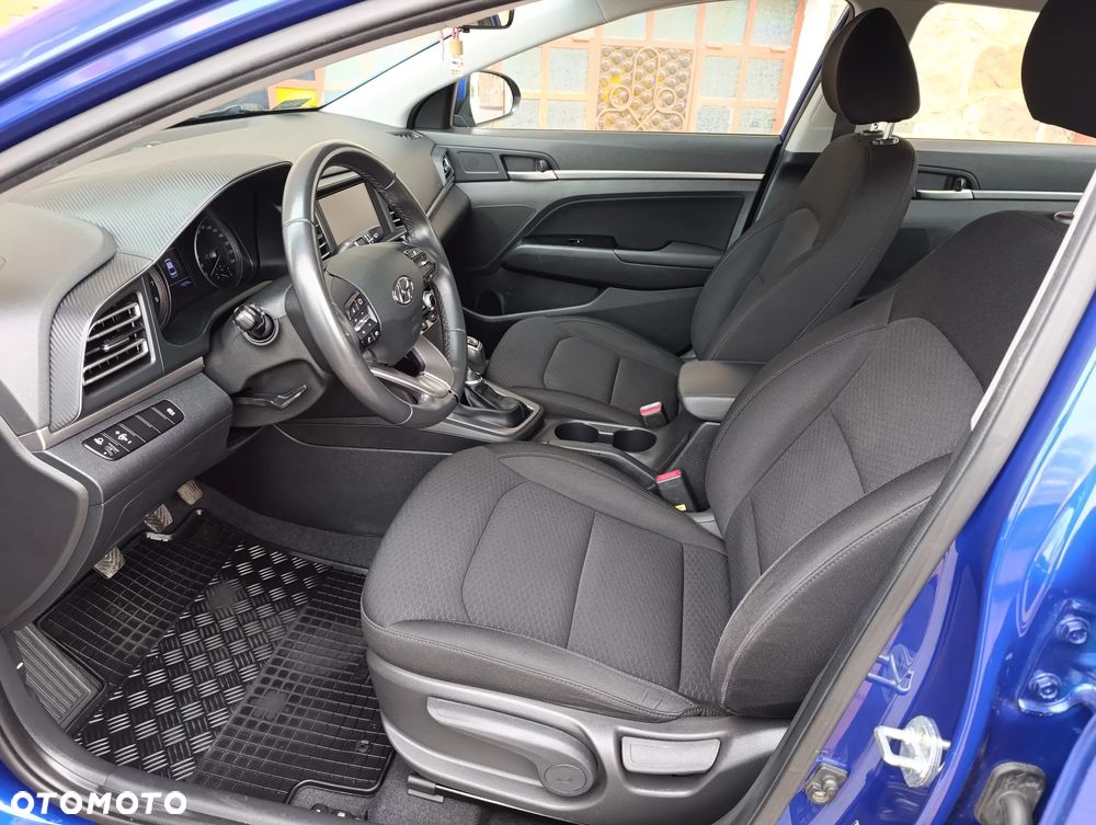 Hyundai Elantra 1.6 Comfort - 22