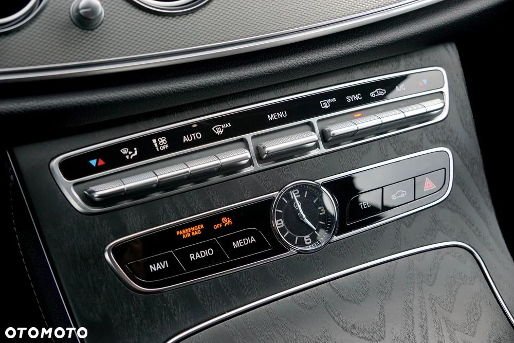 Mercedes-Benz Klasa E 220 d 4-Matic 9G-TRONIC - 37