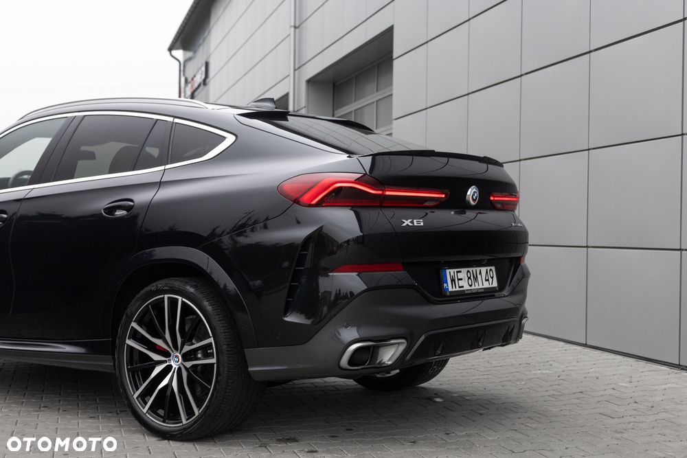 BMW X6 xDrive40d mHEV - 32