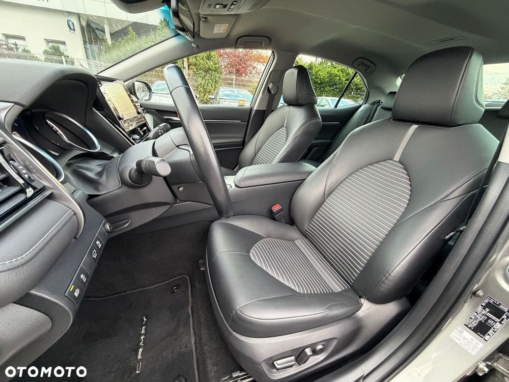 Toyota Camry 2.5 Hybrid Prestige CVT - 24