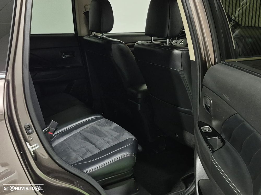 Mitsubishi Outlander 2.0 Instyle Navi - 36