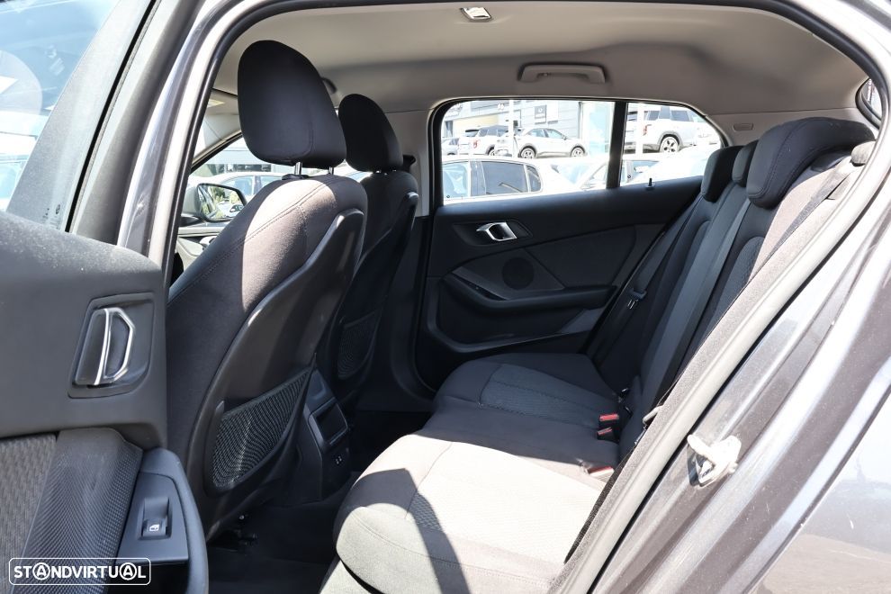 BMW 118 i Auto - 17