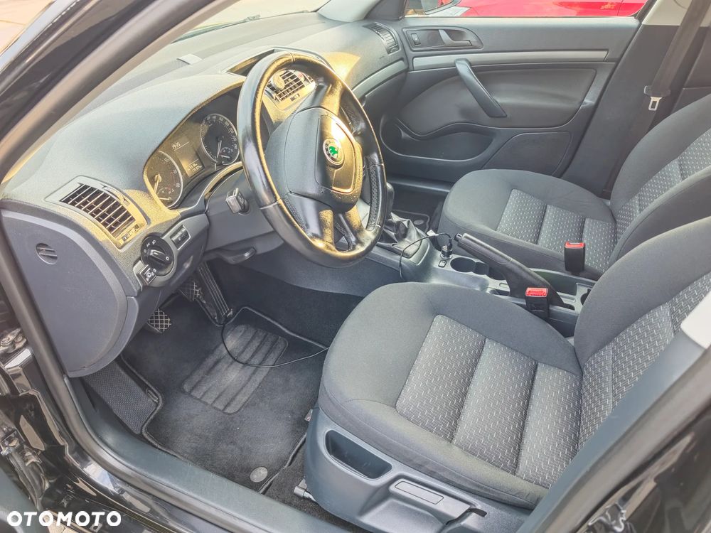 Skoda Octavia 1.6 - 10