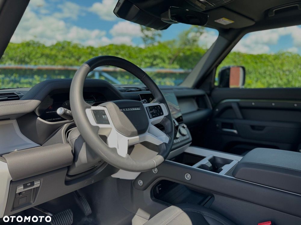 Land Rover Defender - 7