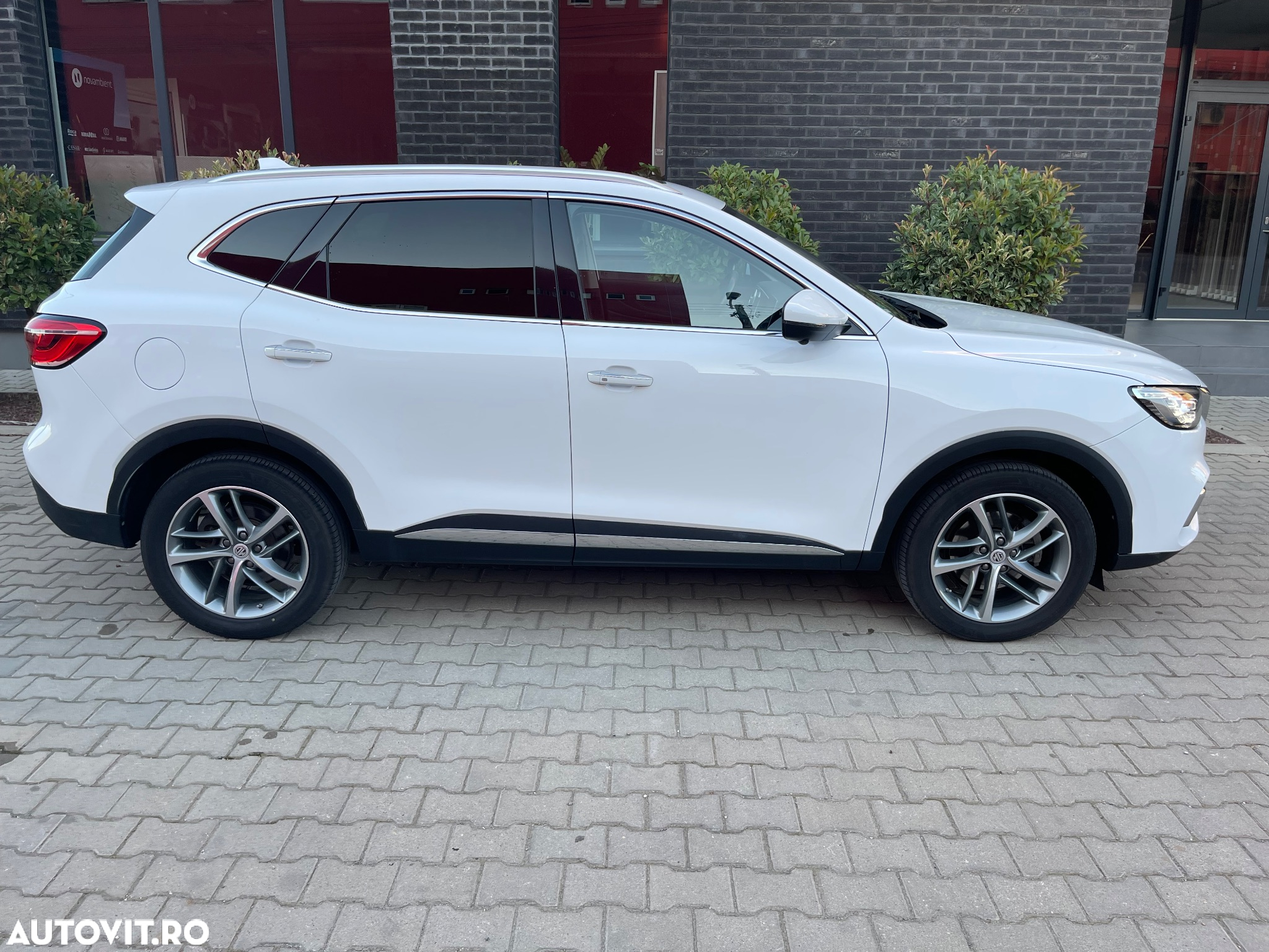 MG EHS 1.5T-GDI PHEV Luxury - 14
