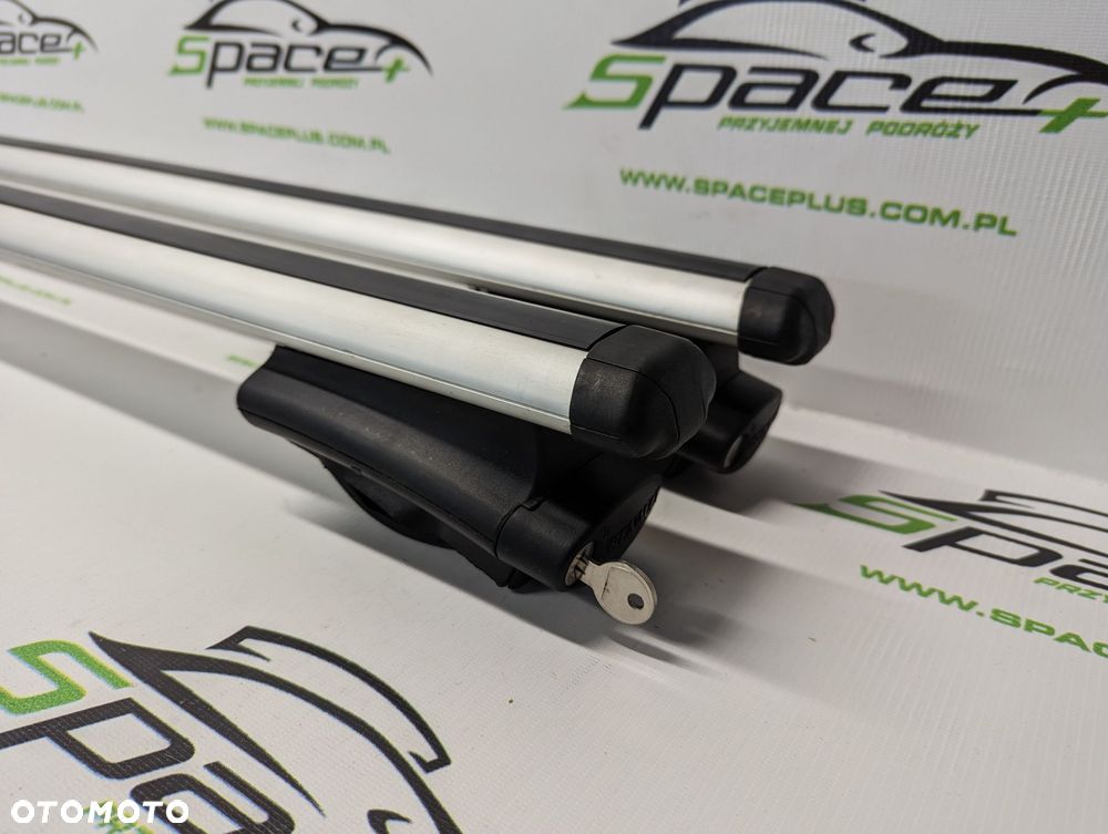 Bagażnik dachowy bazowy na otwarte relingi Thule 775 aerobar 120cm z napisem Renault. - 1