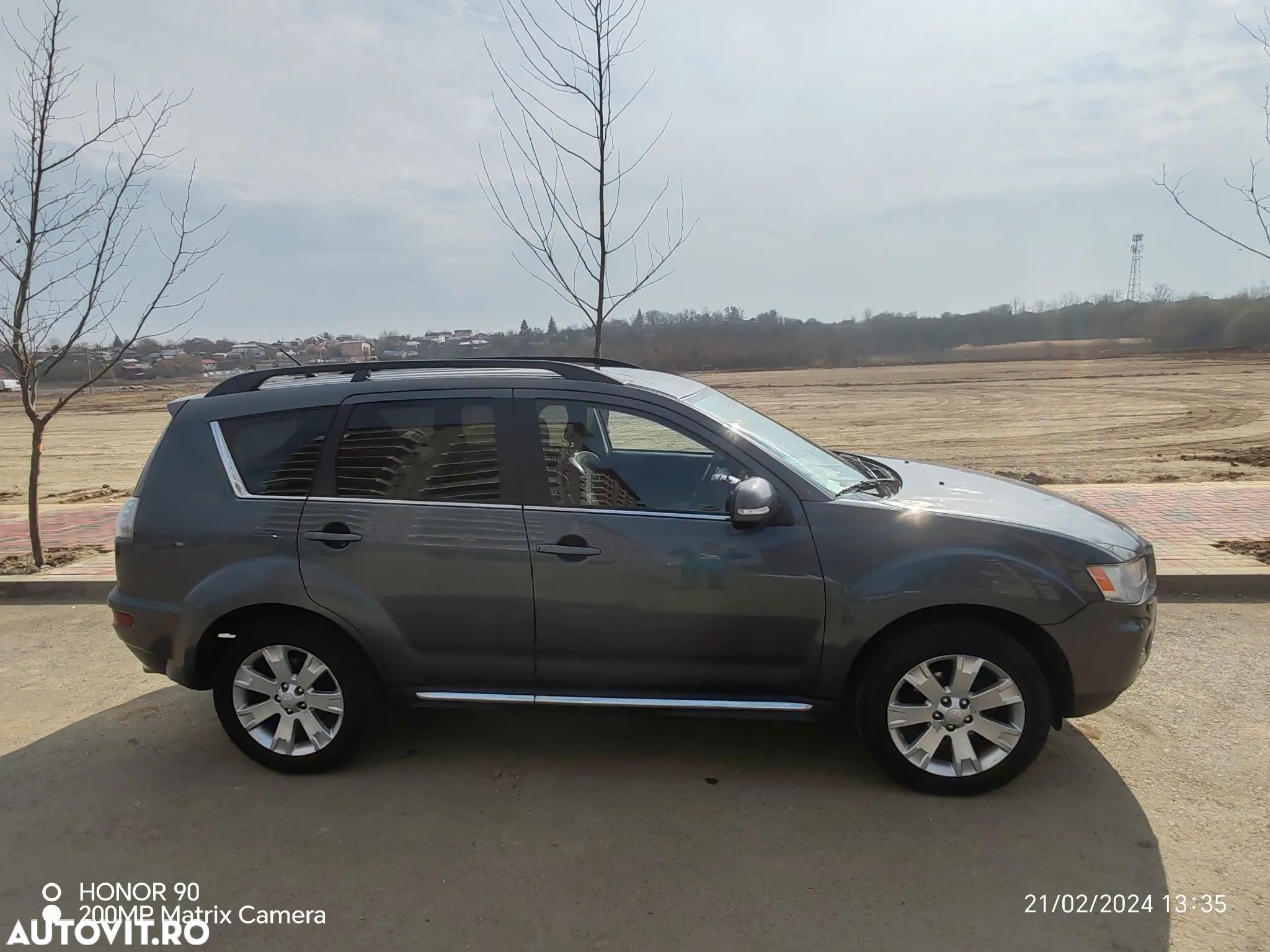 Mitsubishi Outlander - 1