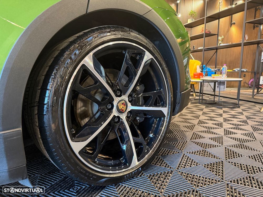 Porsche Taycan Cross Turismo 4S - 15