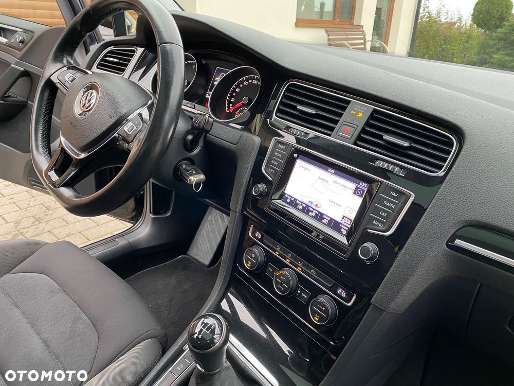 Volkswagen Golf 1.6 TDI DPF Highline - 9