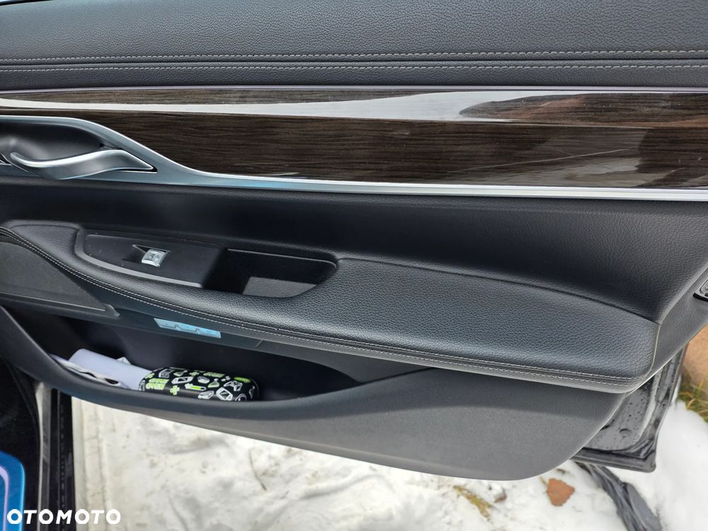 BMW Seria 7 740Li - 15