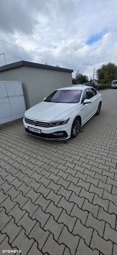 Volkswagen Passat - 1
