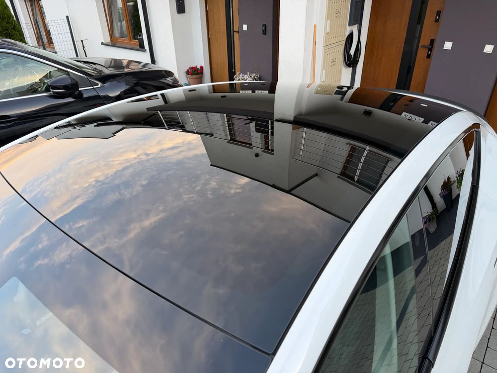 Tesla Model Y Long Range AWD - 13