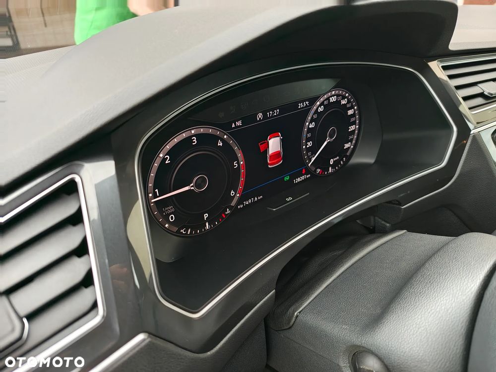 Volkswagen Tiguan - 8