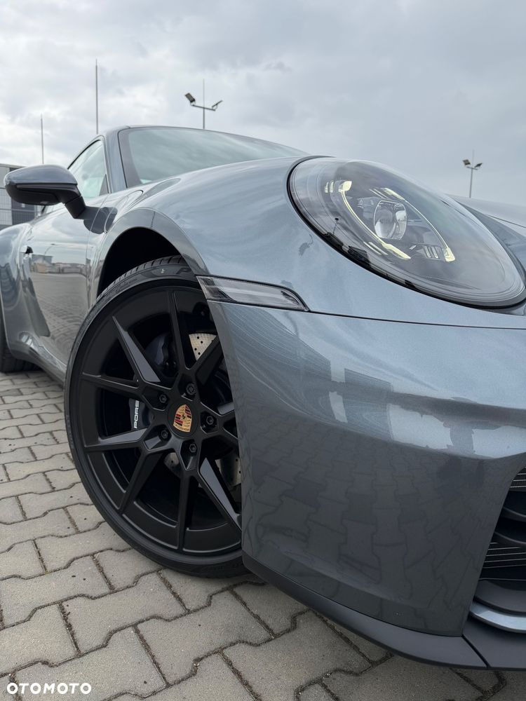 Porsche 911 Carrera - 12
