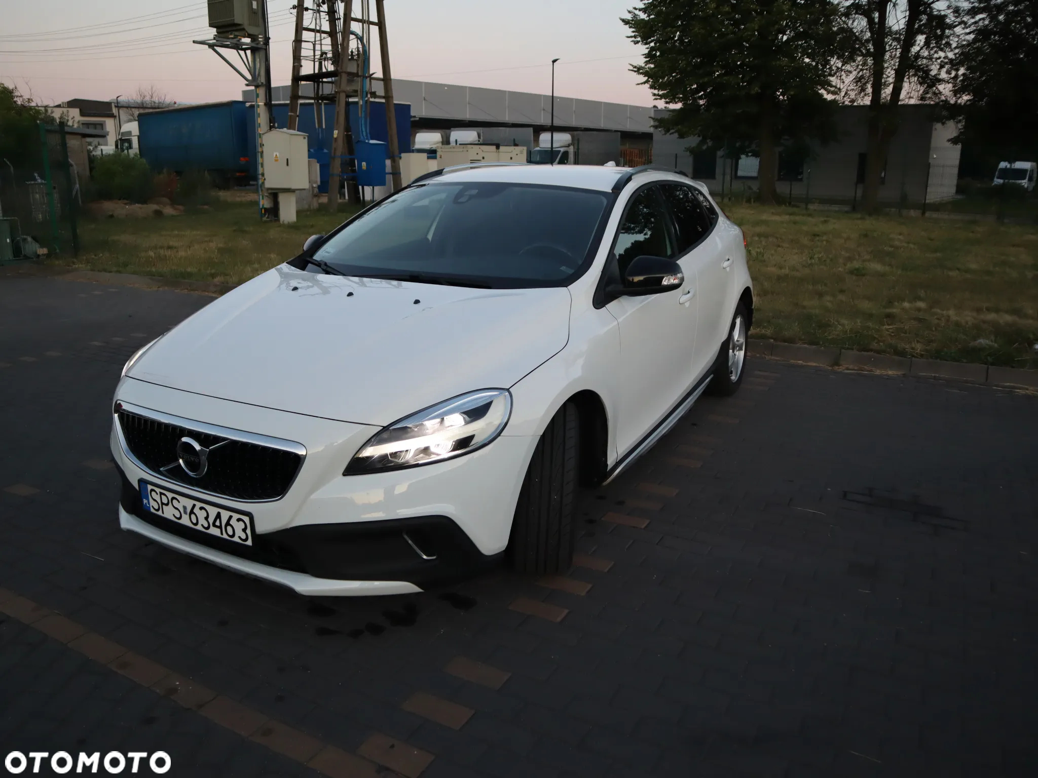 Volvo V40 Cross Country T3 Drive-E Kinetic - 4