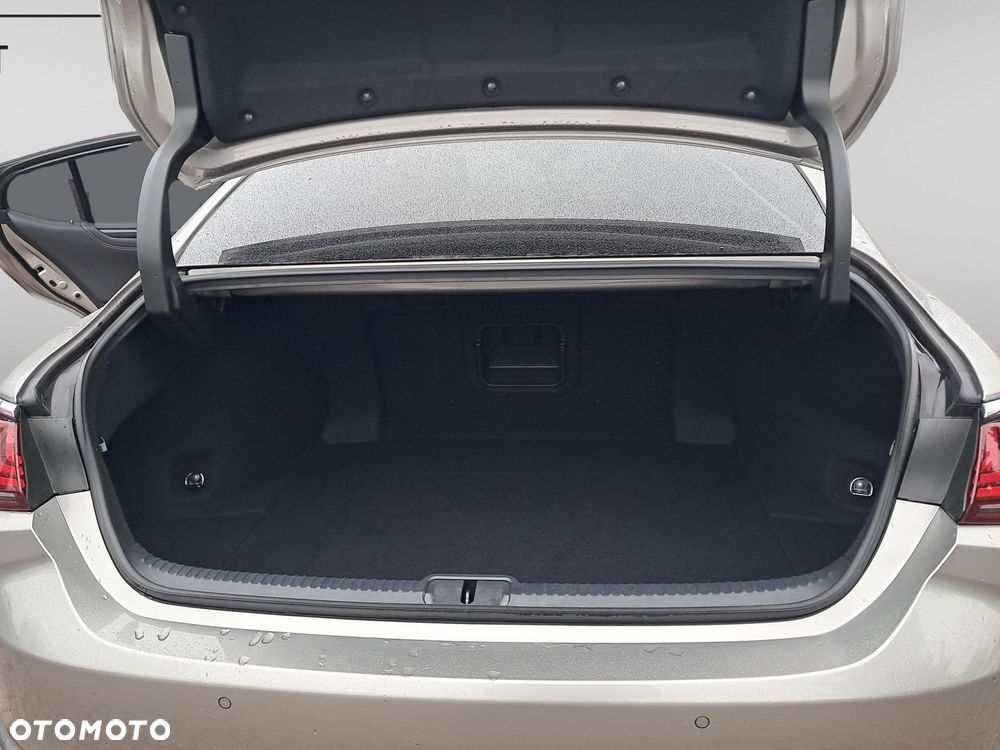 Lexus ES 300h Business Edition - 13