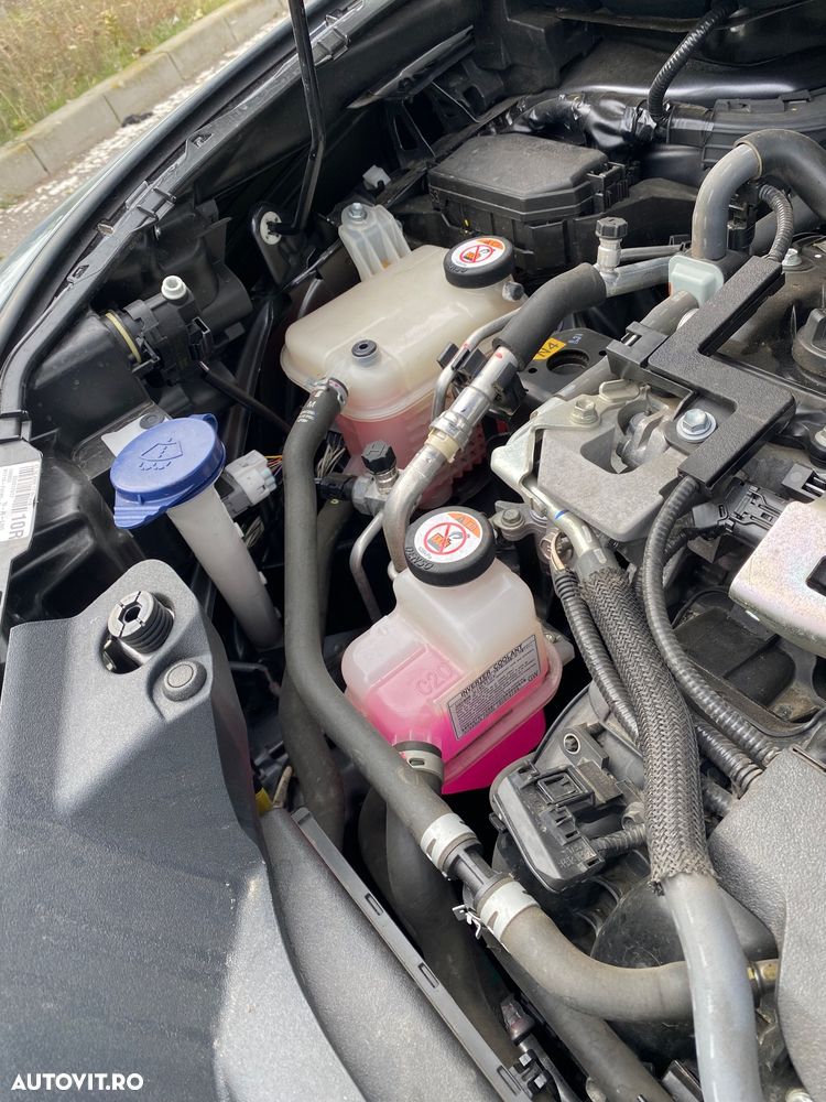 Toyota C-HR 2.0 HEV 197 CP 4x2 CVT Dynamic - 26