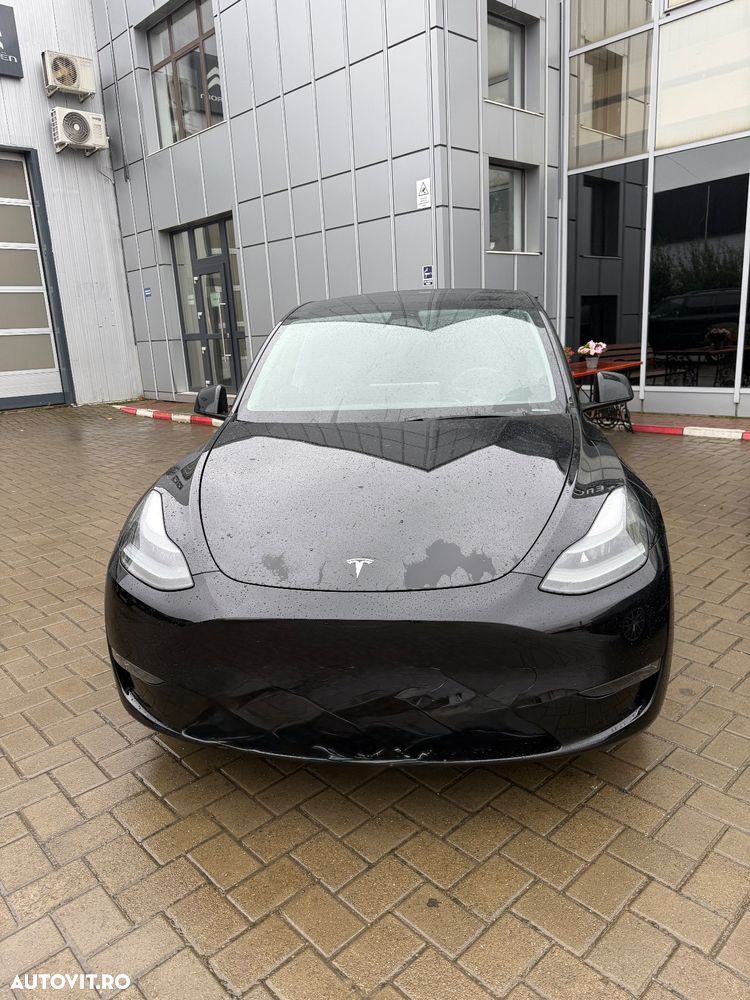 Tesla Model Y - 1